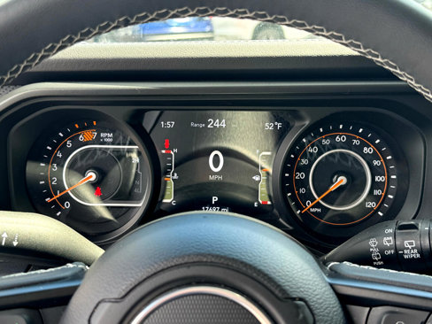 Used 2025 Jeep Wrangler Unlimited Rubicon image 17