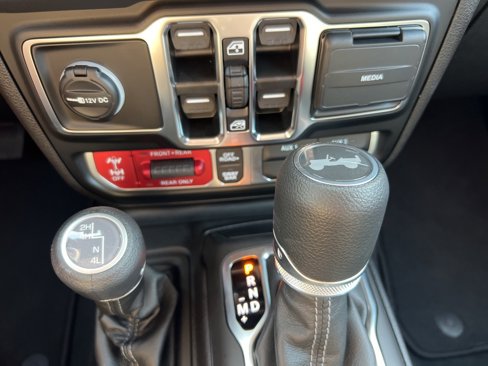 New 2025 Jeep Wrangler Unlimited Rubicon image 17