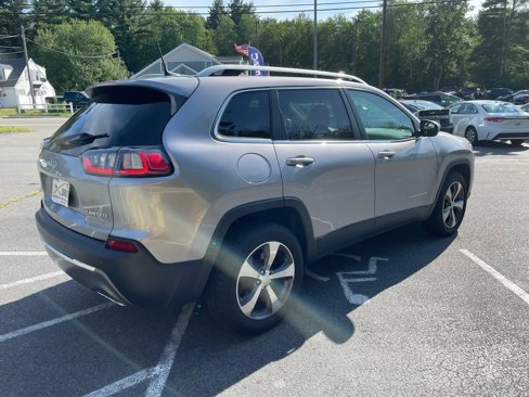 Used 2019 Jeep Cherokee Limited image 10