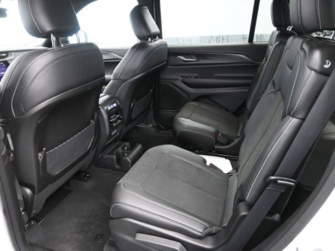New 2025 Jeep Grand Cherokee L Altitude image 11