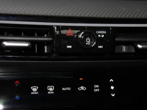 Certified 2025 Nissan Kicks SR image 29
