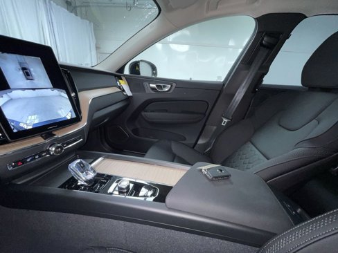 New 2026 Volvo XC60 B5 Plus w/ Climate Package image 4