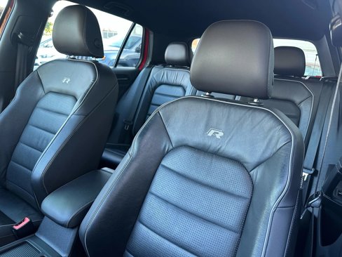 Used 2018 Volkswagen Golf R 4-Door image 11