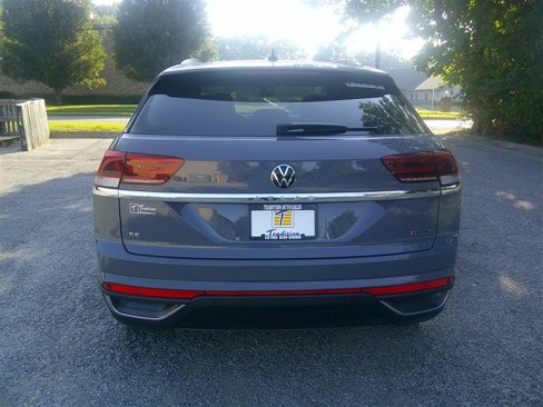 Used 2022 Volkswagen Atlas Cross Sport SE w/ Panoramic Sunroof Package image 4