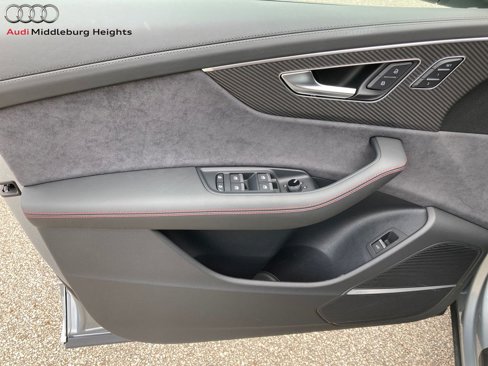 New 2025 Audi RS Q8 performance image 12