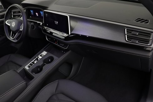 New 2026 Volkswagen Atlas Cross Sport SE image 18