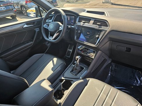 Used 2022 Volkswagen Tiguan SE R-Line image 13
