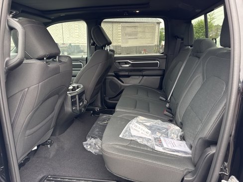 New 2026 RAM 1500 4x4 Crew Cab image 8