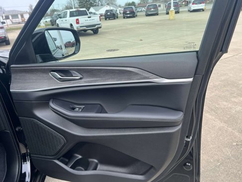 New 2025 Jeep Grand Cherokee L Limited image 15