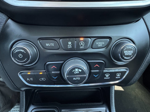 Used 2019 Jeep Cherokee Limited w/ Trailer Tow Group image 20