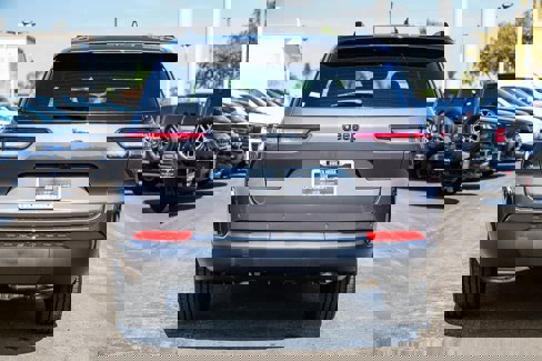 New 2025 Jeep Grand Cherokee L Altitude image 5
