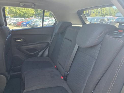 Used 2019 Chevrolet Trax LS image 17