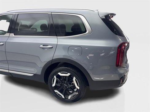 Used 2025 Kia Telluride S image 17
