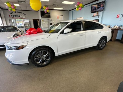 Used 2023 Honda Accord EX image 8
