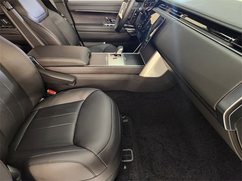 New 2025 Land Rover Range Rover SE image 3