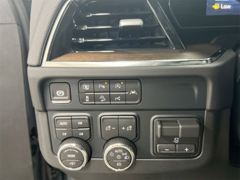 New 2026 Chevrolet Suburban High Country image 18