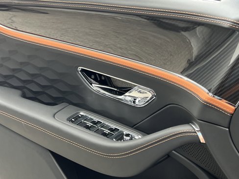 New 2025 Bentley Flying Spur Plug-In Hybrid image 32