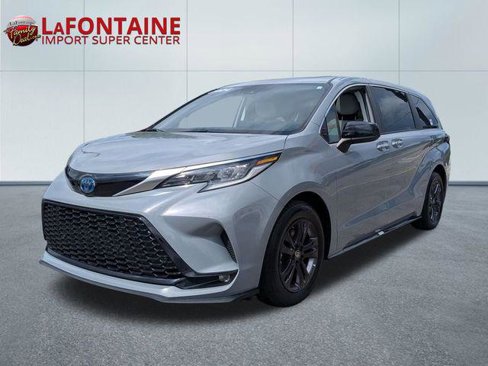 Certified 2024 Toyota Sienna XSE image 1