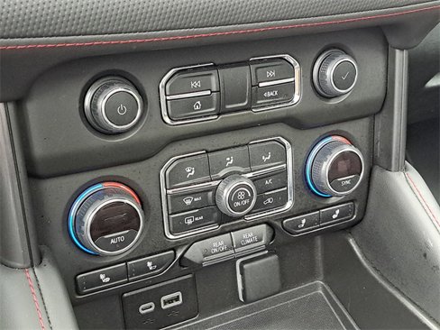 Used 2024 Chevrolet Suburban RST w/ Luxury Package image 15