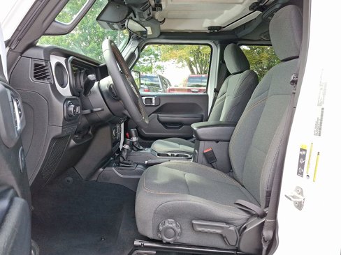 Used 2024 Jeep Wrangler Sport S image 13