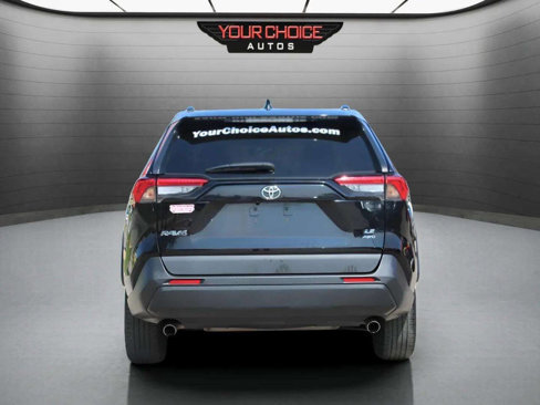 Used 2021 Toyota RAV4 LE image 4