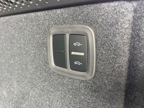 Used 2025 Porsche Macan 4 Electric image 13