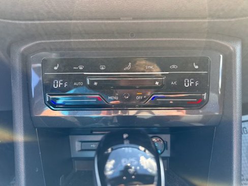 Certified 2024 Volkswagen Tiguan SE R-Line image 18