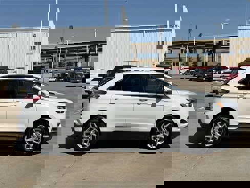 Used 2022 Ford Edge SEL image 3