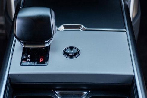 New 2025 Land Rover Range Rover SV image 17