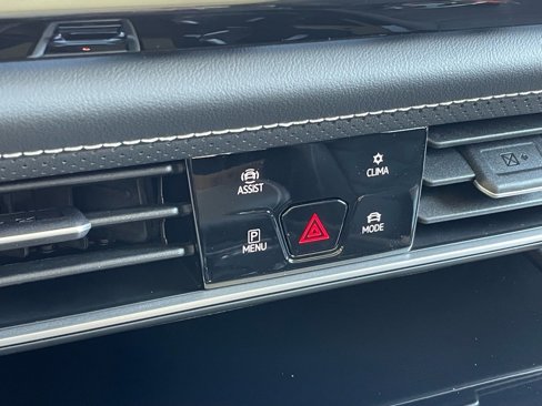 New 2026 Volkswagen Atlas SE image 11