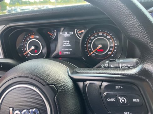 Used 2025 Jeep Wrangler Sport image 27