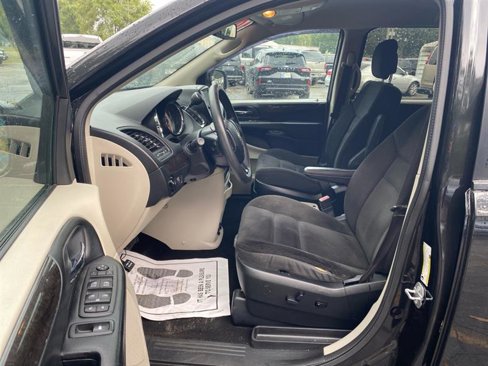 Used 2019 Dodge Grand Caravan SE w/ UConnect Hands-Free Group image 9