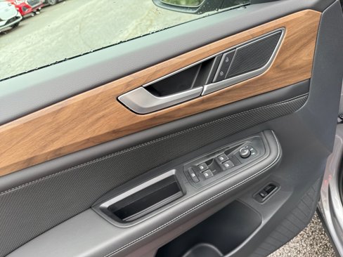 New 2025 Volkswagen Atlas SE image 30