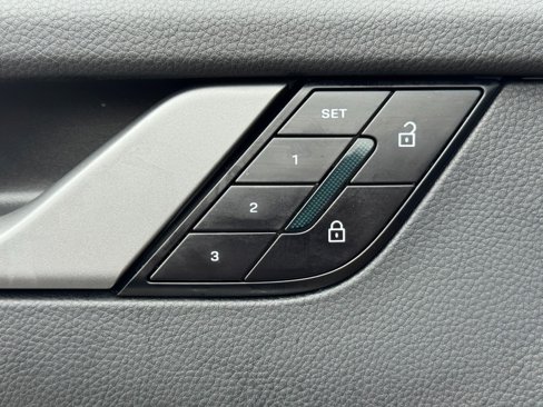 Used 2025 Porsche 911 Carrera image 18