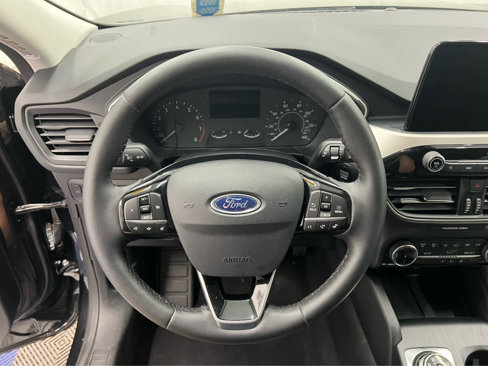 Used 2022 Ford Escape SE w/ SE Sport Appearance Package image 4