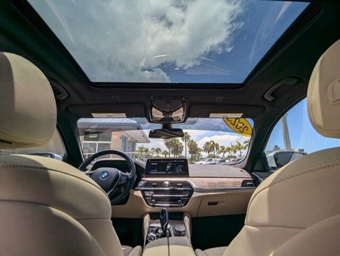 Used 2023 BMW 530e w/ Convenience Package image 16