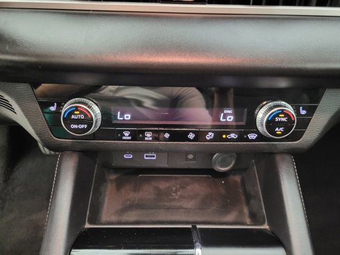 Used 2024 Mitsubishi Outlander SE image 8