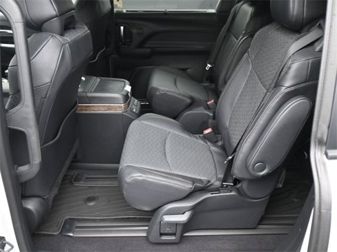 New 2025 Toyota Sienna Platinum image 14