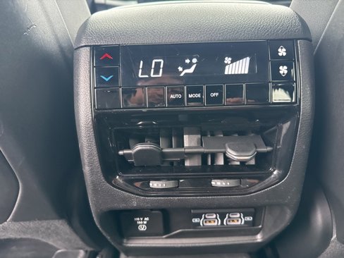 Used 2023 Jeep Grand Cherokee L Laredo image 18