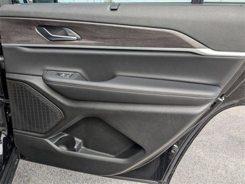 New 2025 Jeep Grand Cherokee L Limited w/ Luxury Tech Group II image 34