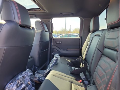 Used 2025 Nissan Frontier PRO-4X image 11