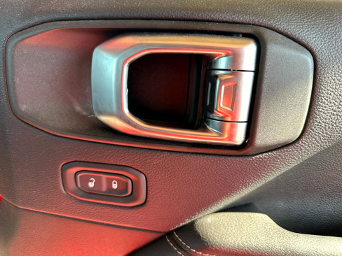 Used 2018 Jeep Wrangler Unlimited Sahara w/ Dual Top Group image 56