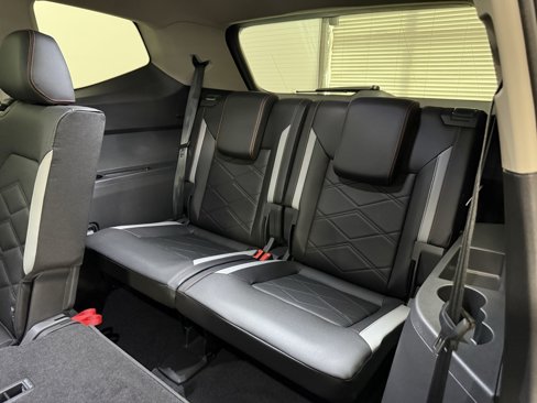 Used 2025 Volkswagen Atlas Peak Edition SE image 21