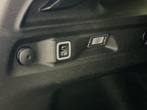 Used 2024 Jeep Grand Cherokee L Laredo image 31