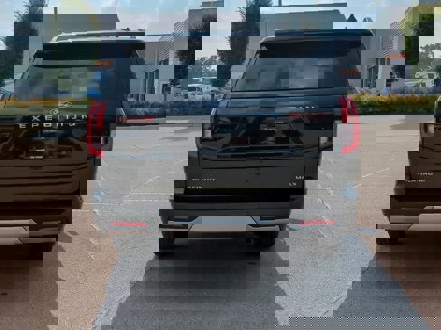 New 2025 Ford Expedition Max Platinum image 7