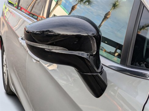 Used 2024 Chrysler Pacifica Touring-L image 11