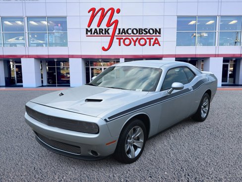 Used 2021 Dodge Challenger SXT image 1
