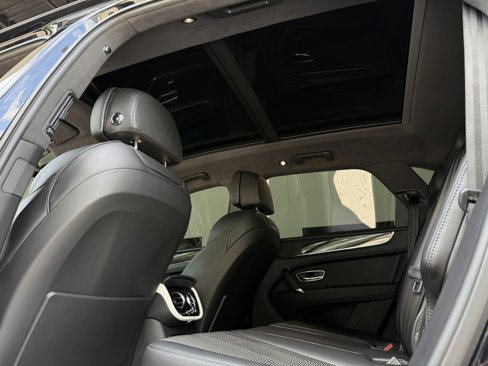Used 2020 Bentley Bentayga Design Series image 29