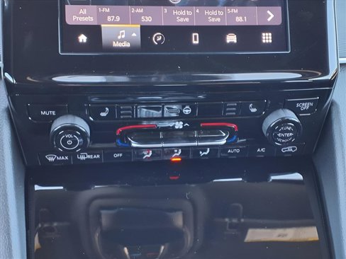 New 2025 Jeep Grand Cherokee Altitude image 11