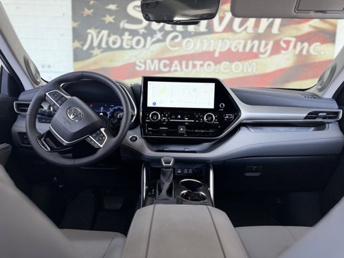 Used 2024 Toyota Highlander Limited image 21